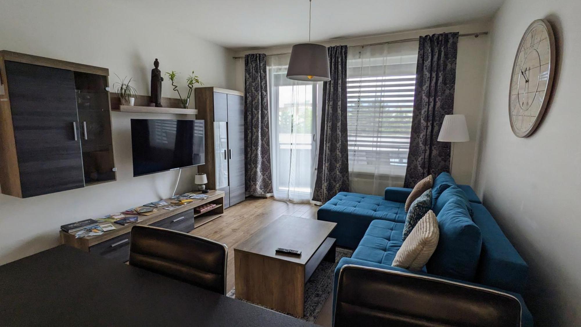 E2 Luxury Oldtown - 2x Parking, Foodstore, Pcscreen, Netflix, Unlimited Music, Crib, Babychair, Fastwifi, Aircon Apartament *