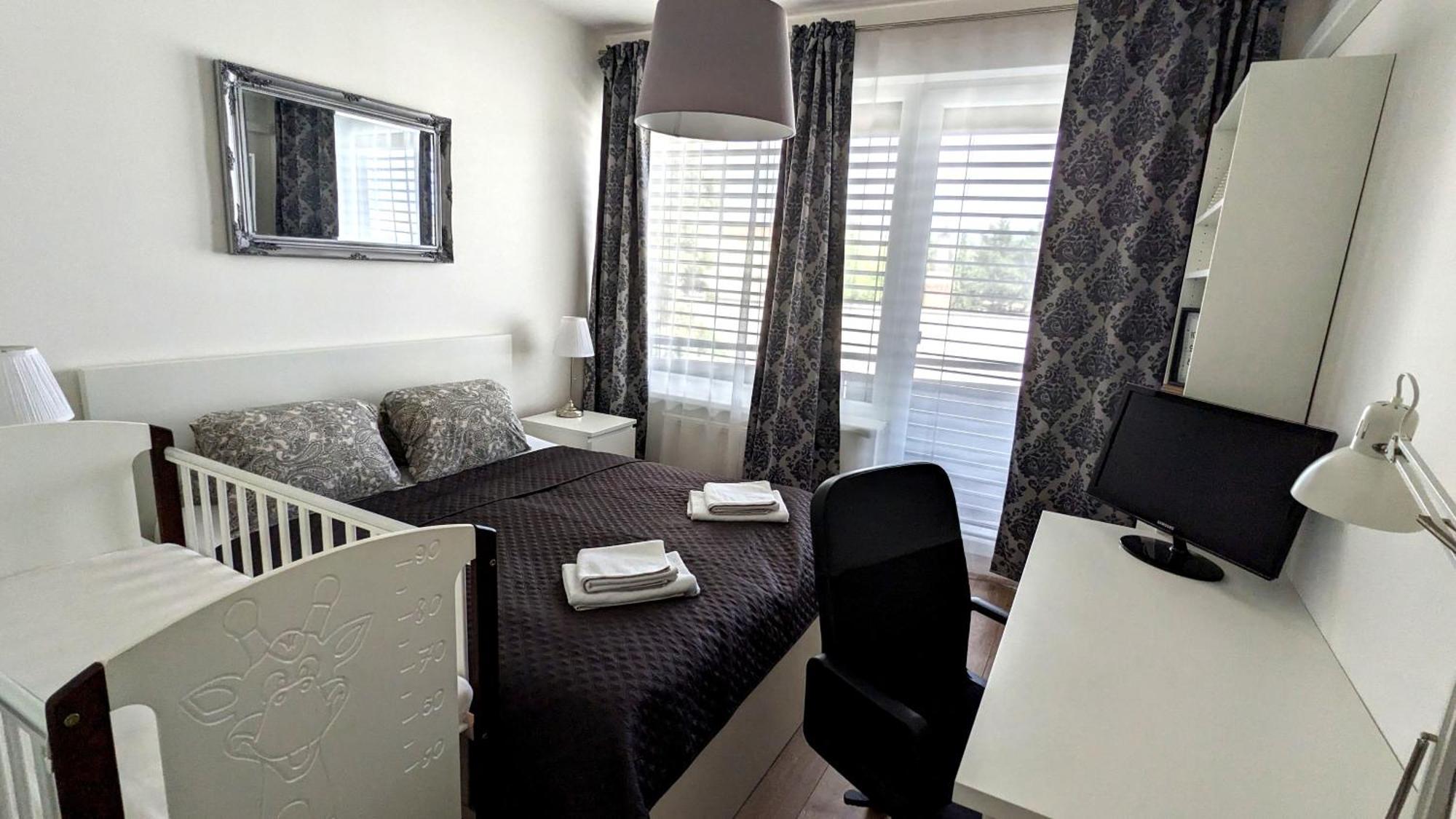E2 Luxury Oldtown - 2x Parking, Foodstore, Pcscreen, Netflix, Unlimited Music, Crib, Babychair, Fastwifi, Aircon Apartament Koszyce